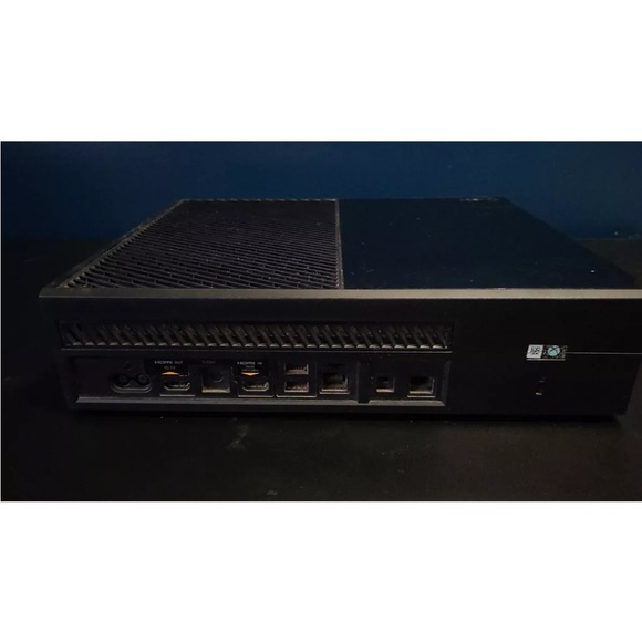 Microsoft Xbox One 500GB Black Console with Kinect and 10 Games - Picture 5 of 7